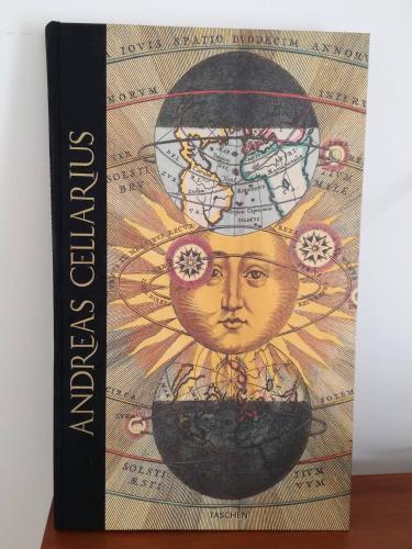 a book with a picture of a face on a map at Pés Verdes-Alojamento e Chá in Ponta Delgada