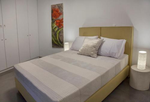 Luxury Penthouse touching the Acropolis by GHH