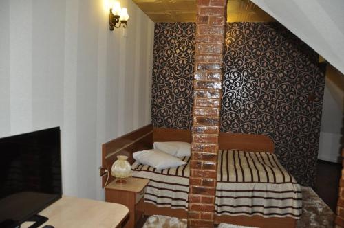 a small room with two beds and a fireplace at Pensiunea Alex in Sinaia