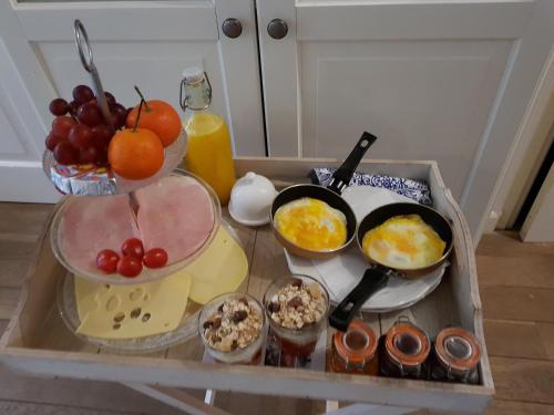 a tray with bowls of food on a table at bij Saar in Zwinderen
