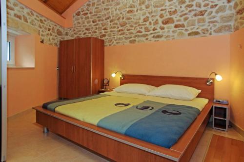 Postel nebo postele na pokoji v ubytování Apartment Menego A2 BOL-CENTER, Croatia