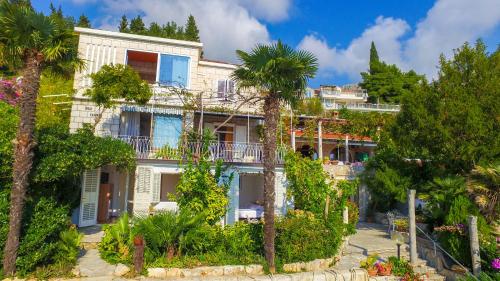 Villa Carmen Rooms & Apartments