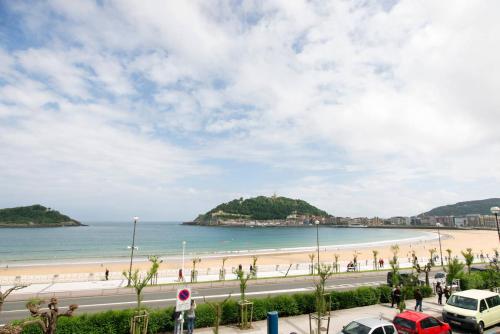 BREATHTAKING TERRACE VIEWS in luxury apartment - by www,SanSebastianApartments,es