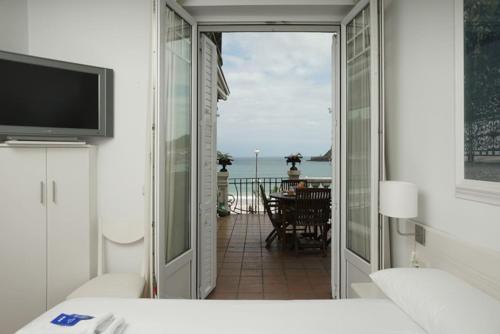 BREATHTAKING TERRACE VIEWS in luxury apartment - by www,SanSebastianApartments,es