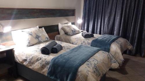Кровать или кровати в номере Allen Grove Self Catering