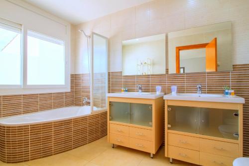 ห้องน้ำของ LEON INMO Luxusvilla Coral - 10190
