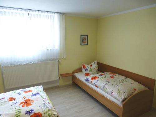 a small bedroom with a bed and a window at Abseits vom Lärm und Verkehr in Litzendorf