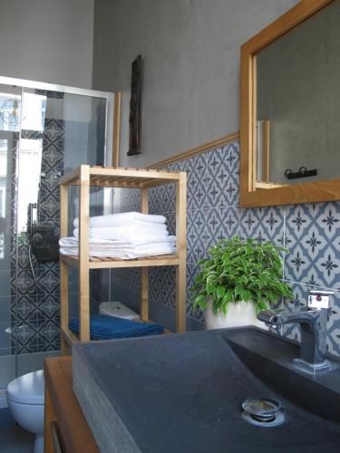 Ванна кімната в La Bourgogne en Ville