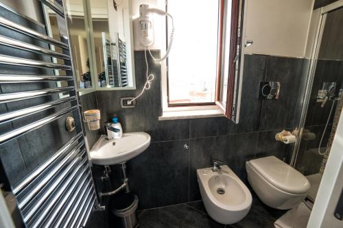 a bathroom with a sink and a toilet and a window at B&B La Chiave in Vietri sul Mare