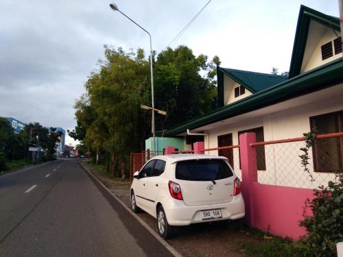 O edifício em que a casa de hóspedes se localiza