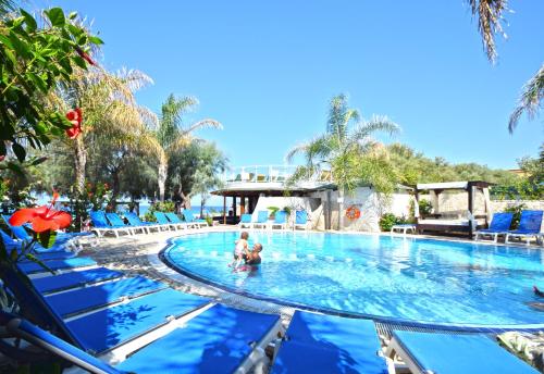 Kolam renang di atau dekat dengan Resort Rocca di Vadaro - Beachfront Suites, Rooms & Apartments