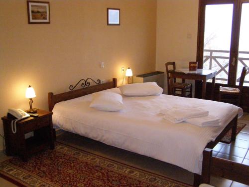 Guesthouse Kallisto tesisinde bir odada yatak veya yataklar