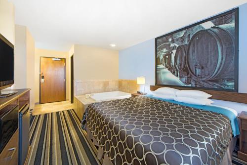 Postel nebo postele na pokoji v ubytování Super 8 by Wyndham Fairfield