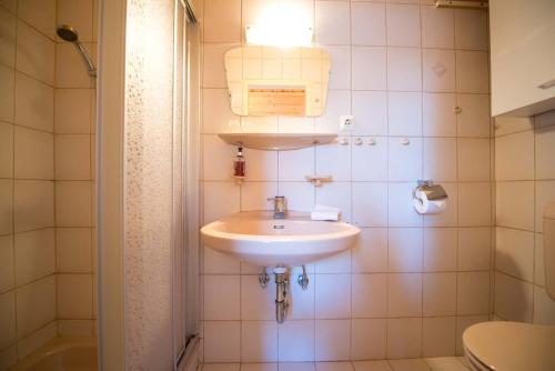 Ένα μπάνιο στο Ferienwohnung DrauSport