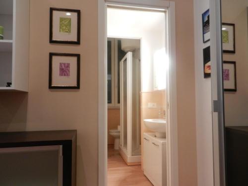 A bathroom at Central Guesthouse