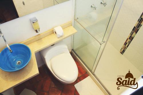 a bathroom with a toilet and a sink and a shower at Las Cabezas Grises in Barichara