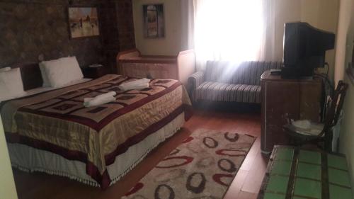 Ένα ή περισσότερα κρεβάτια σε δωμάτιο στο Otel Yorgo Seferis