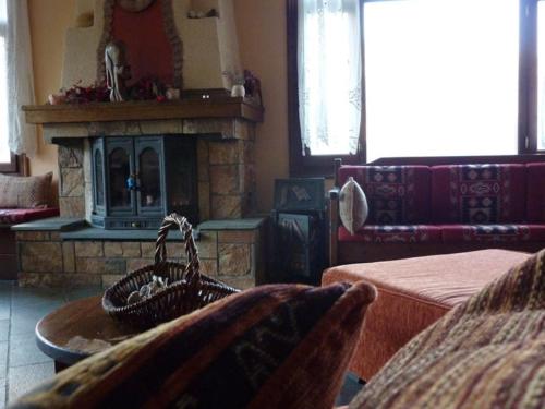 Gallery image of Archontiko Christodoulou in Vronteró