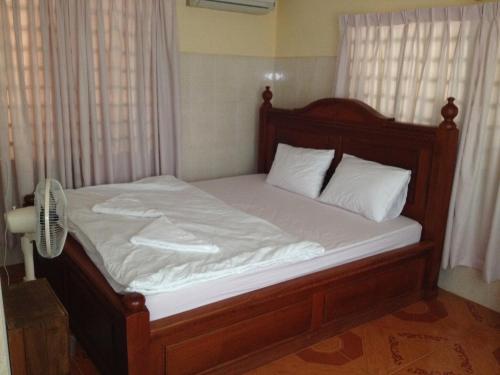 Un pat sau paturi într-o cameră la 139 Guest House