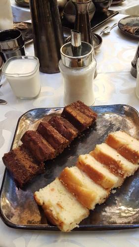 リヤドの敷地内または近くでの食事または食べ物