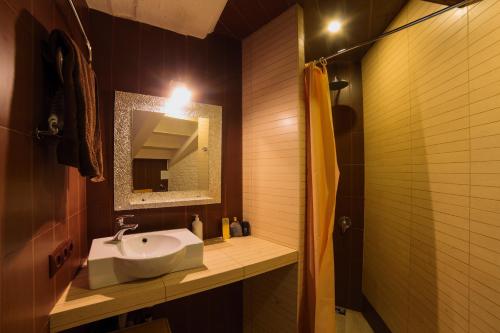 a bathroom with a sink and a mirror at Студия рядом с Горсадом in Odesa