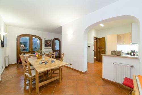 a kitchen and dining room with a table and chairs at Frascati Country House in Grottaferrata