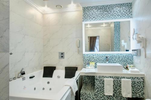 
Ванная комната в Автор Бутик-отель (Голден Гарден Бутик-отель)
