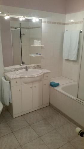 Ванная комната в Hostellerie des Colonnes