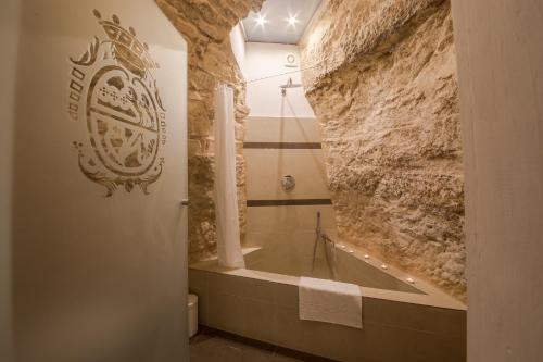 Ett badrum på Baroni Giampiccolo Suite