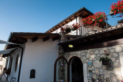 a building with flowers on the balcony at Il Lavatoio Dimora Storica in Castel di Sangro