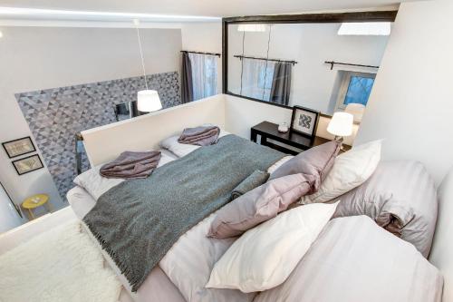 Posteľ alebo postele v izbe v ubytovaní Stylish Suite WestEnd