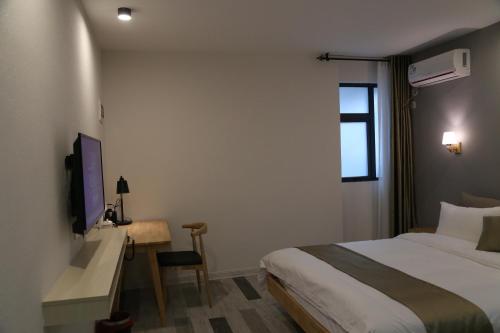 Gallery image of Guilin Lakeside Yige Hotel in Guilin