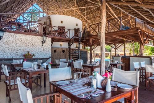 Zanzibar Magic Boutique Hotel tesisinde bir restoran veya yemek mekanı