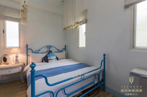 Una cama o camas en una habitación de Hai Yue Homestay