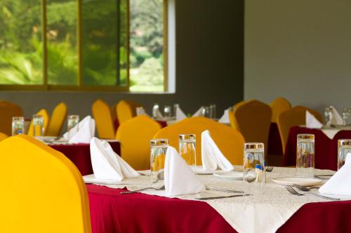 Ein Restaurant oder anderes Speiselokal in der Unterkunft Lake View Resort Hotel 