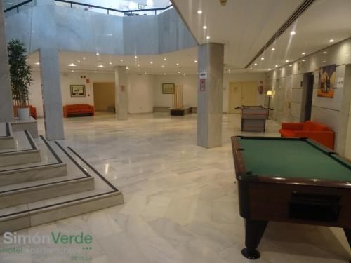 Biliár nebo kulečník v ubytování Hospedium Hotel Apartamentos Simón Verde