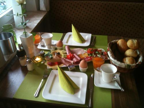 Makanan di atau berdekatan hotel