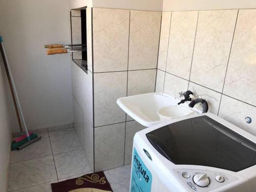 a small bathroom with a sink and a sink at Apartamento Quadros in Machadinho