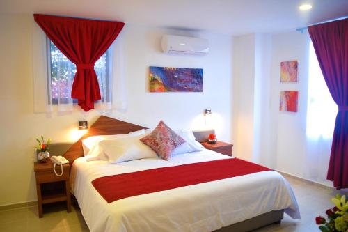 Postel nebo postele na pokoji v ubytování Astro Inn Hotel Express