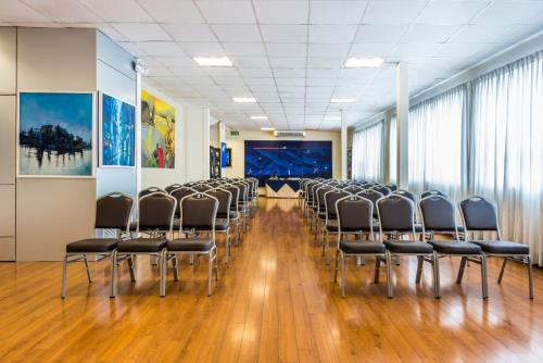 a row of chairs in a room with wooden floors at GH Galeria Hotel in Guayaquil