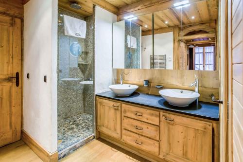 a bathroom with two sinks and a shower at Le Kursaal Apartment - Chamonix All Year in Chamonix