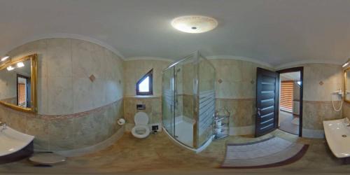 Koupelna v ubytování Pensiunea El Passo Targu Mures
