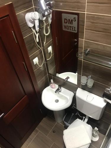 a bathroom with a sink and a toilet and a mirror at Prenociste DM5 in Novi Pazar