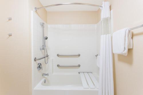 Vannituba majutusasutuses Baymont by Wyndham Plymouth