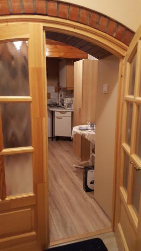 Η κουζίνα ή μικρή κουζίνα στο Hangulat Vendégház Apartmanok