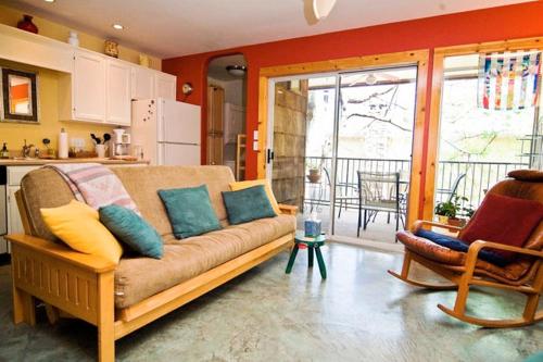 a living room with a couch and a kitchen at Barton Hills Condo in Austin