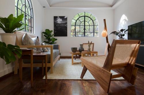 a living room with a couch and a table and chairs at Casa Dovela in Mexico City