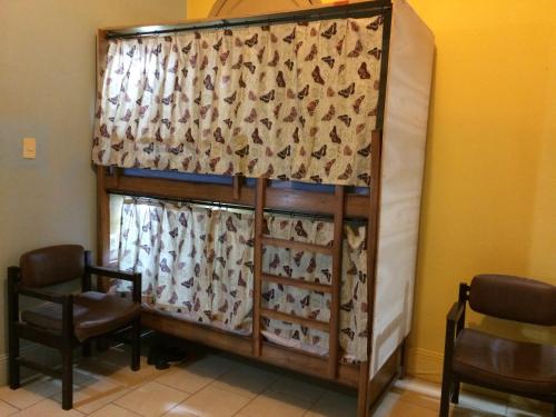 a curtain in a room with two chairs at Isla Francia in Asuncion