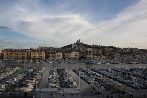 Nespecifikovaný výhled na destinaci Marseille nebo výhled na město při pohledu z hotelu