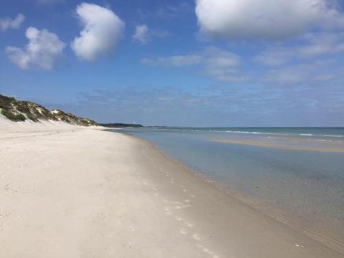 a sandy beach with the ocean in the background at Casablanca Hostel, hyggelig overnatning in Anholt